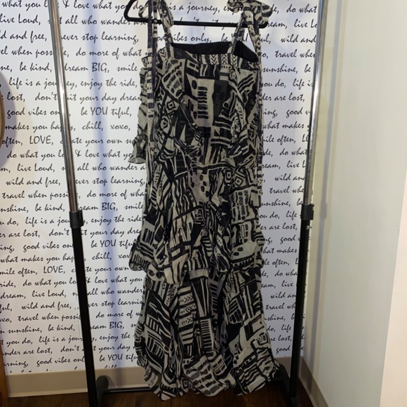 NIKITA MHAISALKAR SLEEVELESS SQUARE-NECK TIERED MIDI DRESS - Picture 9 of 12